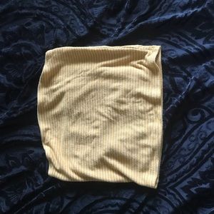 Cute little yellow crop top